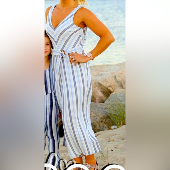 Crystal sky one piece jumper size medium white with blue stripes - Picture 6 of 8